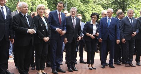 Prezes i ministrowie w Warszawie. Uroczystość na cześć Jana Olszewskiego