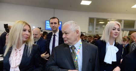 Burza wokół zarobków w NBP. Adam Bielan przyznaje: to bulwersujące