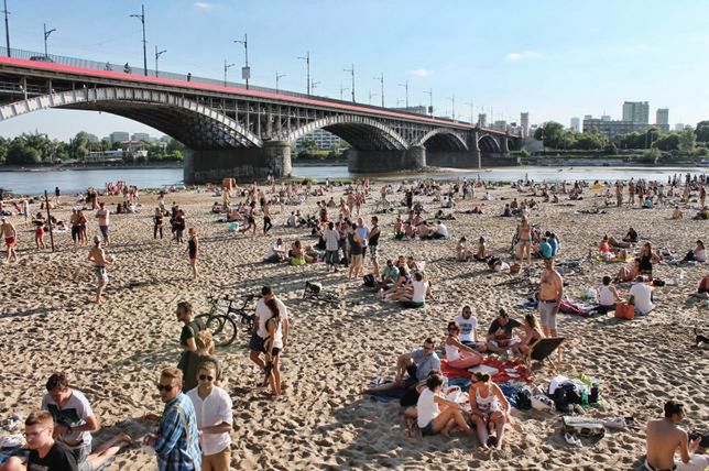 To już pewne. Będzie można legalnie pić alkohol na plaży przy moście Poniatowskiego