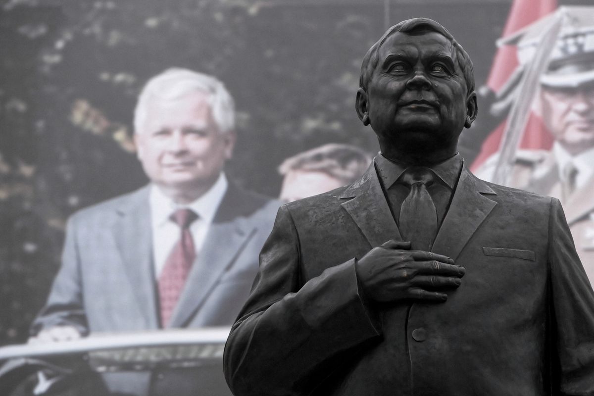 W Warszawie odsłonięty został pomnik prezydenta Lecha Kaczyńskiego