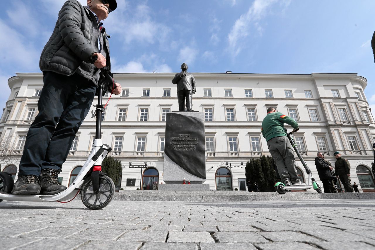 Hulajnogą wokół pomnika. Protest po interwencji policji