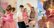 Sylwia Przybysz i Jan Dąbrowski świętują 2. urodziny córki. Nela miała iście królewskie przyjęcie