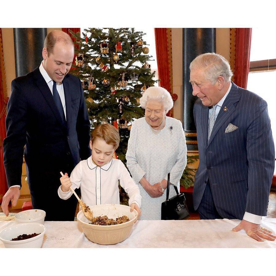 Cztery pokolenia rodziny królewskiej na jednym zdjęciu