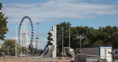 Prezydent Duda odsłonił pomnik w Gdyni. Teraz monument jest ogrodzony jako plac budowy