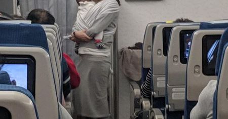 Znalazła sposób na podróż z niemowlakiem. Rozbroiła wszystkich