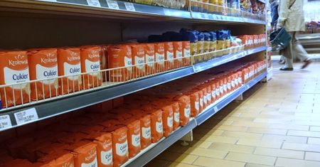 Masło i jaja są drogie? Straty możemy powetować sobie na cukrze, dawno nie był taki tani