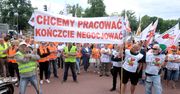 Huta Częstochowa na skraju upadku. Pracownicy pikietują pod budynkiem sądu