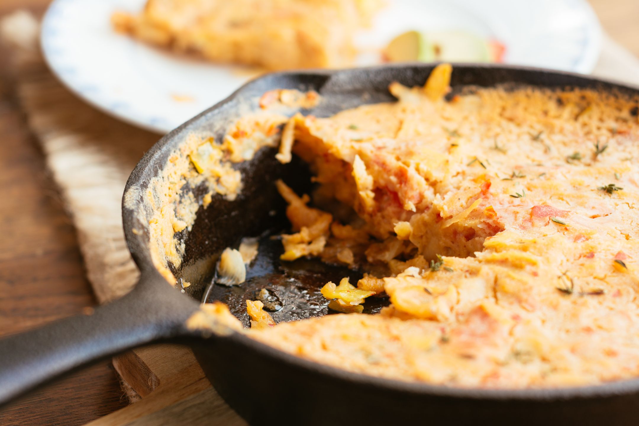 Ingredients: rutabaga, leek, tomato, chickpea flour, thyme, nutmeg, red pepper flakes, salt,
pepper 