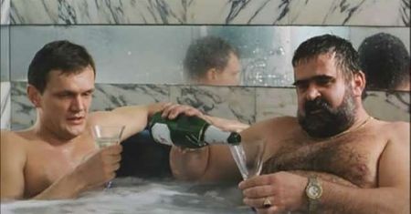 Program TV na czwartek 2 kwietnia - "Asterix i Obelix: Misja Kleopatra", "Wszystkie pieniądze świata", "Kiler"
