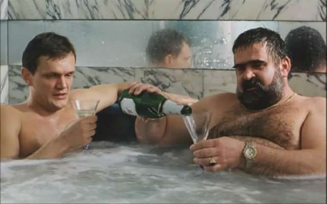 Program TV na czwartek 2 kwietnia - "Asterix i Obelix: Misja Kleopatra", "Wszystkie pieniądze świata", "Kiler"