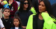 Kim Kardashian zabrała dzieci do Disneylandu. Nawet tam prowokowała swoim strojem