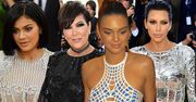 Cztery Kardashianki na MET Gala 2016. Prawie wszystkie upodobały sobie tego samego projektanta. Która wyglądała najlepiej?
