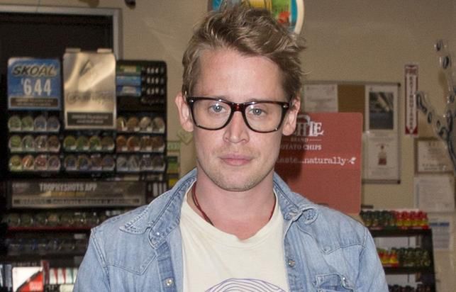 Macaulay Culkin z nową dziewczyną w Paryżu. Ten związek dobrze na niego działa