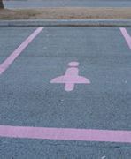 Miejsca parkingowe specjalnie dla kobiet