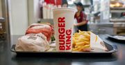 Skandal w restauracji Burger King. Pracownik ścierał stół brudnym mopem
