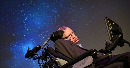 Zmarł Stephen Hawking. Jego praca zmieniała życie ludzi. Także w Polsce