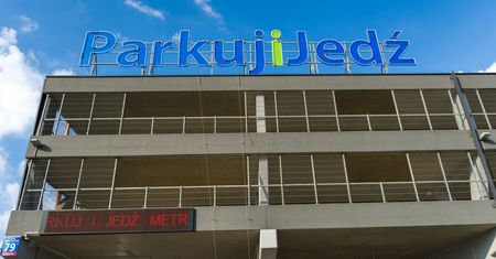 UE przekazała 30 mln zł dla Warszawy. Powstanie parking "Parkuj i Jedź" i centrum wsparcia 24/7