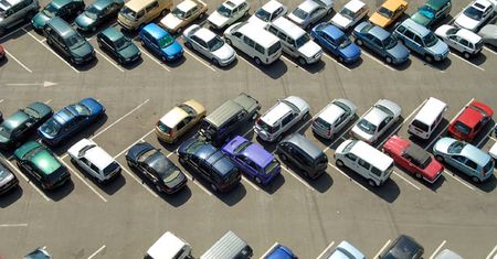 Szukanie miejsca parkingowego jest czasochłonnym zajęciem