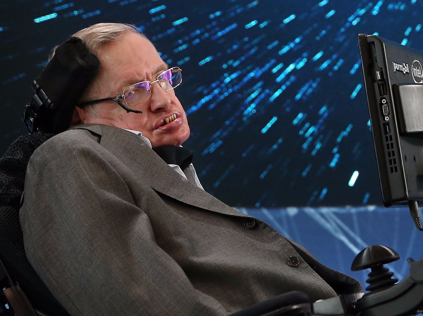 Hawking ostrzega, że za 1000 lat ludzkość przestanie istnieć