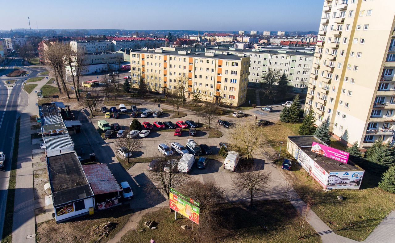 Zamiast parkingu ma być blok mieszkalny!