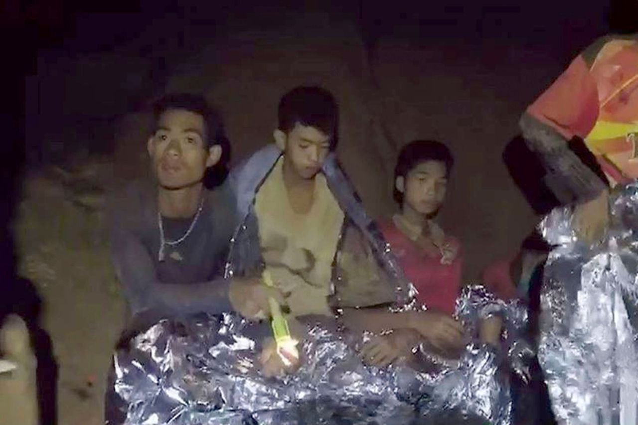 12 chłopców uwięzionych w jaskini. Polscy nurkowie oferują pomoc