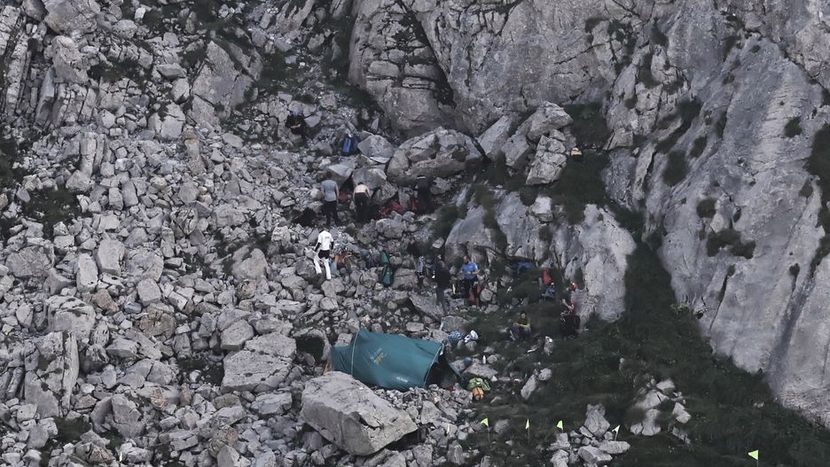 Zakopane. Wejście do jaskini Wielkiej Śnieżnej