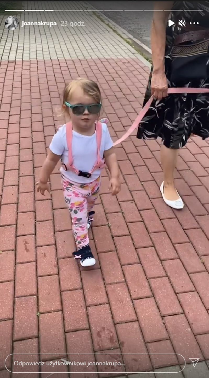 Joanna Krupa na spacerze z Ashą