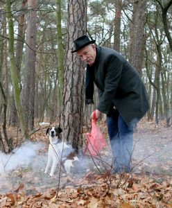 Janusz Korwin-Mikke odpalał petardy przy psie. Teraz może mieć kłopoty