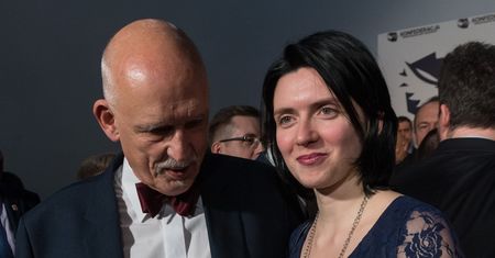 Janusz Korwin-Mikke wybrał asystentów. To jego żona, córka i zięć