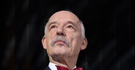Janusz Korwin-Mikke o 1000 plus dla posłów. "Brakuje mi pieniędzy"