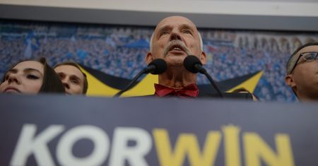 Janusz Korwin-Mikke: "Polacy chcą móc się bronić!". Zobacz wyniki sondy