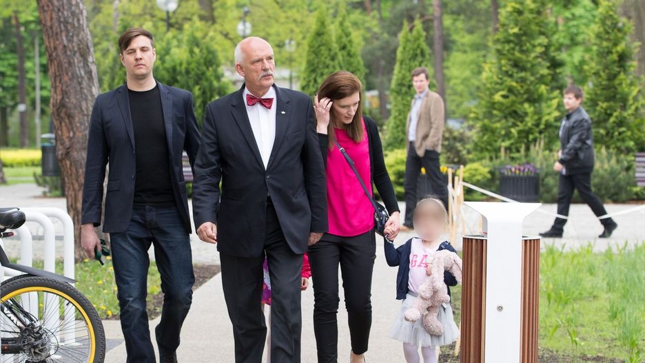 Od lewej: Jacek Korwin-Mikke (syn), Janusz Korwin-Mikke (ojciec) oraz Anna Korwin-Mikke (synowa) z córką (zdj. arch.)