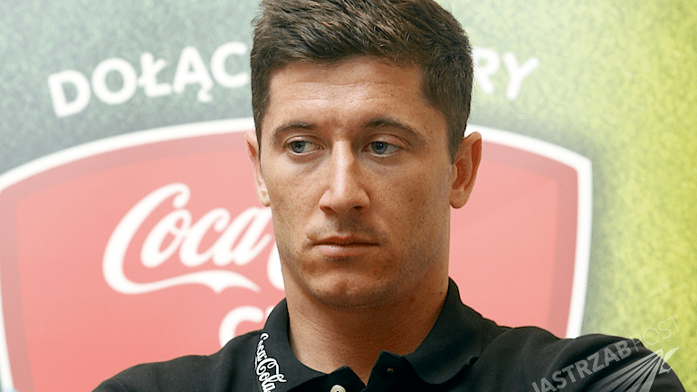 Robert Lewandowski reklamuje trumny