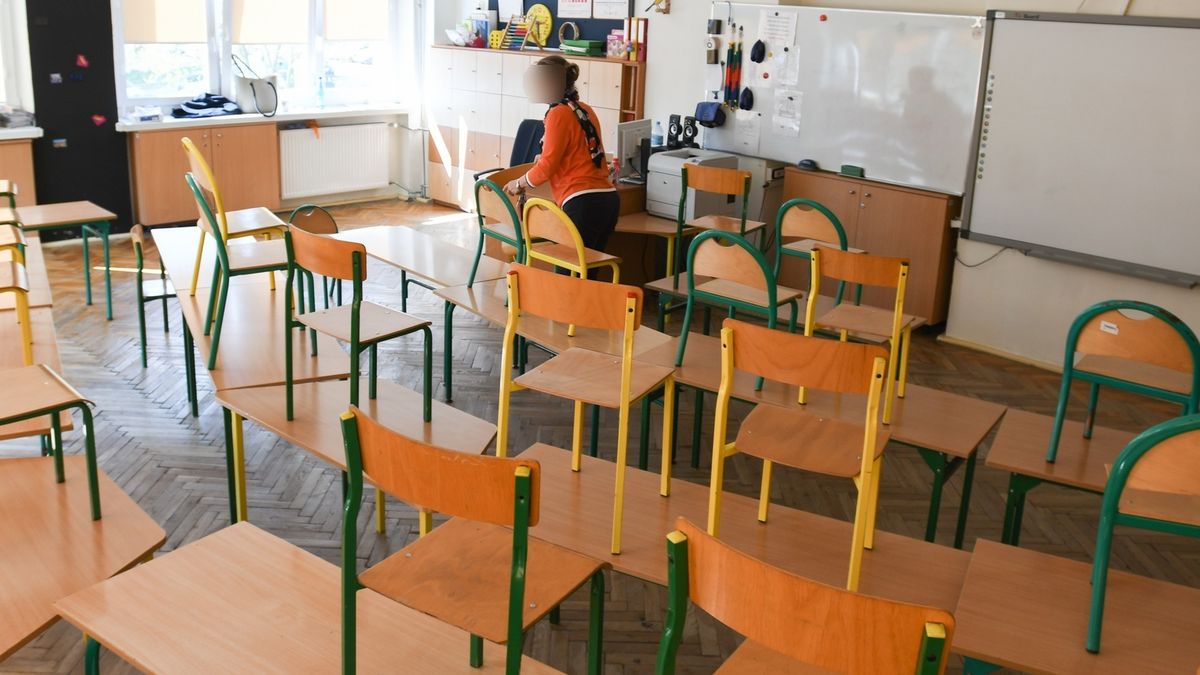 Nauczyciele mają dostać podwyżki od września.