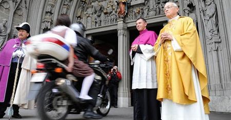 Motorem do kościoła