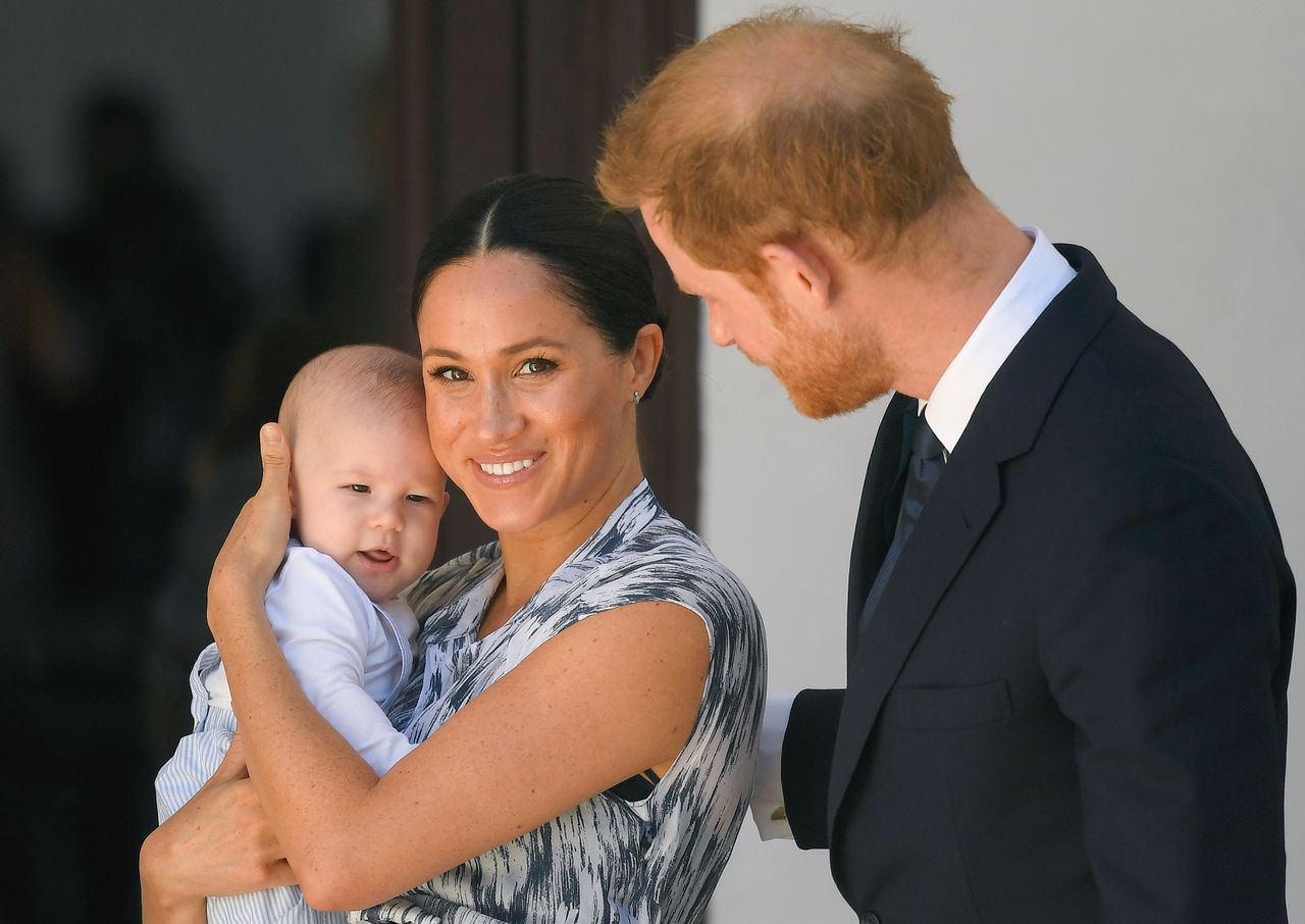 Meghan Markle i książę Harry w RPA pokazali syna. Ekspertka od mowy ciała komentuje