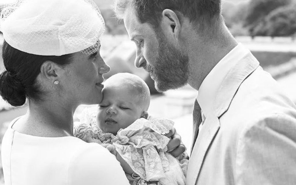 Chrzest Archiego. Media zwracają uwagę na wzrok Meghan Markle