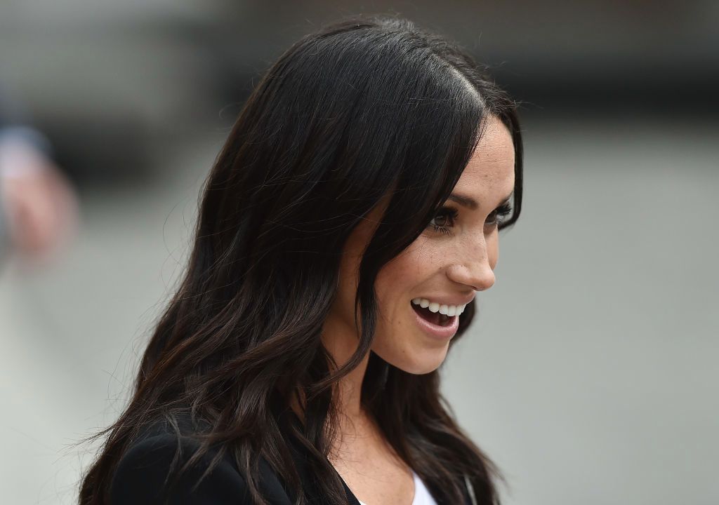 Meghan Markle pozuje z okładką z Kate. Stare zdjęcie ujrzało światło dzienne