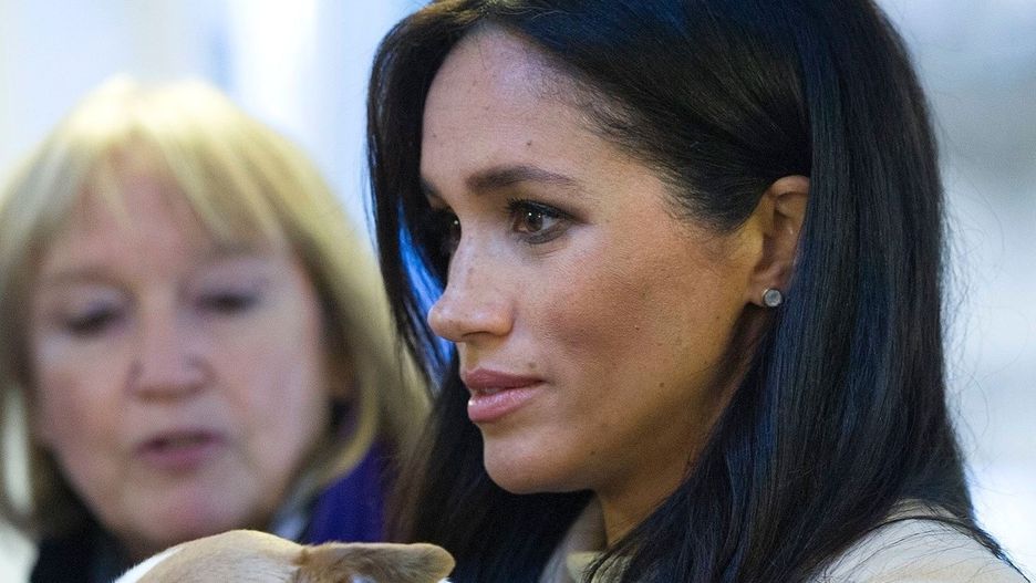 Królowa chce pozbyć się Meghan z pałacu
