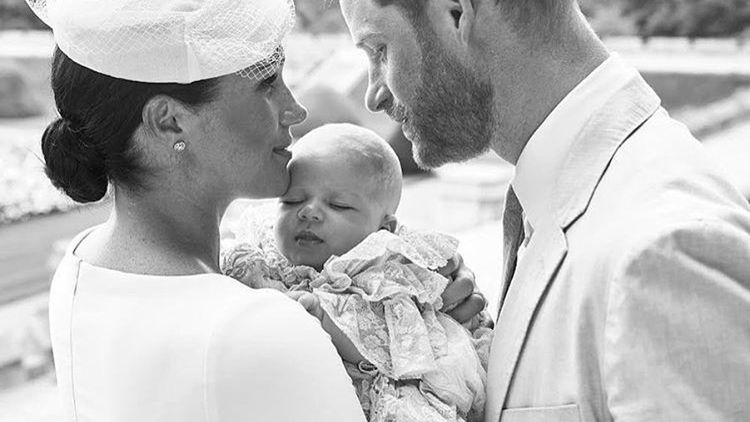 Meghan i Harry z synkiem w dniu jego chrzcin