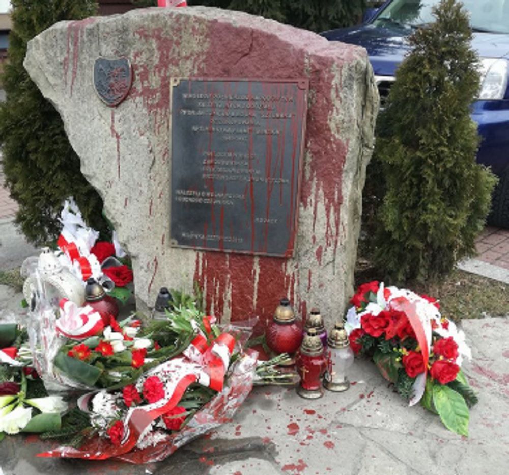 Skandal w Milówce. Zbezczeszczono pomnik Żołnierzy Wyklętych