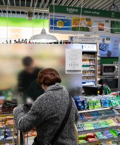 Trzy osoby na kasę w sklepie. "W praktyce przymykamy na to oczy"