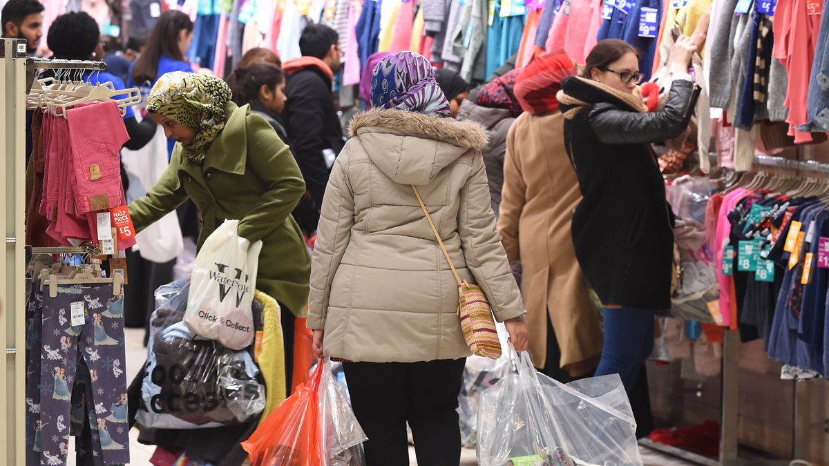 Polakom wystarcza na codzienne zakupy, ale na większe wydatki muszą oszczędzać
