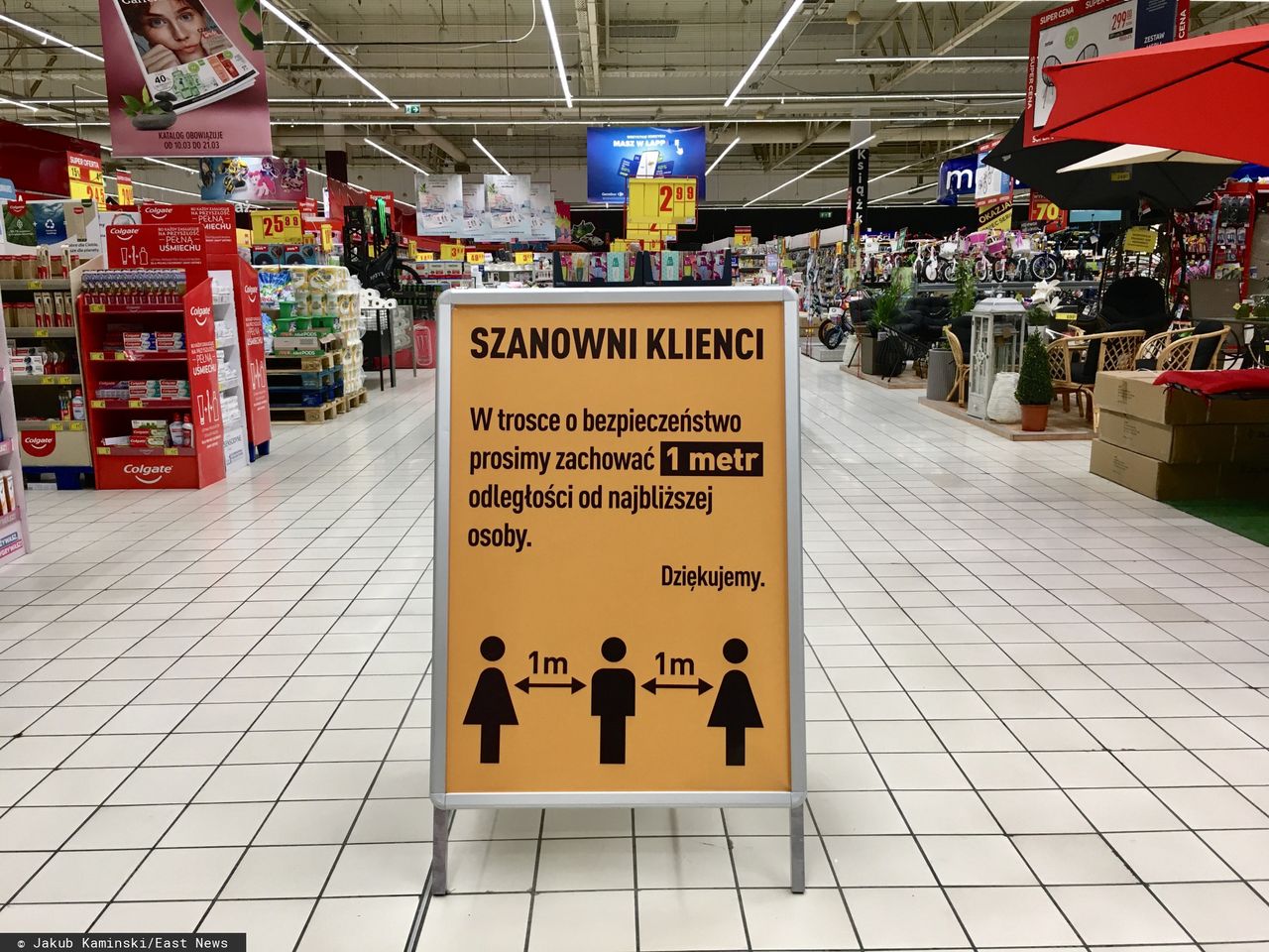 Koronawirus w Polsce. Policja w sklepach? Tego chcą handlowcy