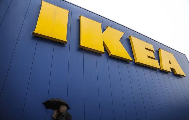 IKEA wycofuje lampy sufitowe. Są niebezpieczne