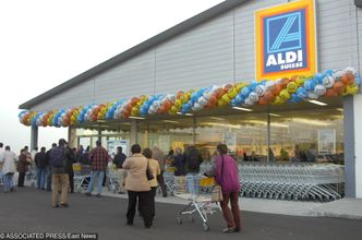 Aldi i Lidl pokazują amerykańskim sieciom, jak się teraz handluje. Walmart może się bać