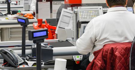 Kasjerzy chcą podwyżek. Będą strajki i utrudnienia w handlu?
