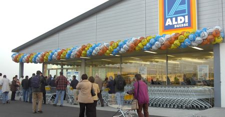 Aldi i Lidl pokazują amerykańskim sieciom, jak się teraz handluje. Walmart może się bać