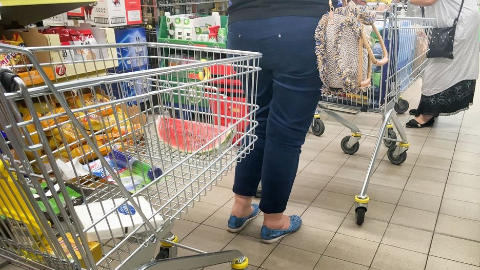 Rosnące ceny powodują, że Polacy częściej decydują się na tańsze zamienniki lub zakupy w innym sklepie