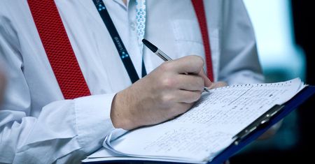 Kto zarządza 4 mld zł od 100 tys. Polaków? Według mediów tropy prowadzą do producenta piwa